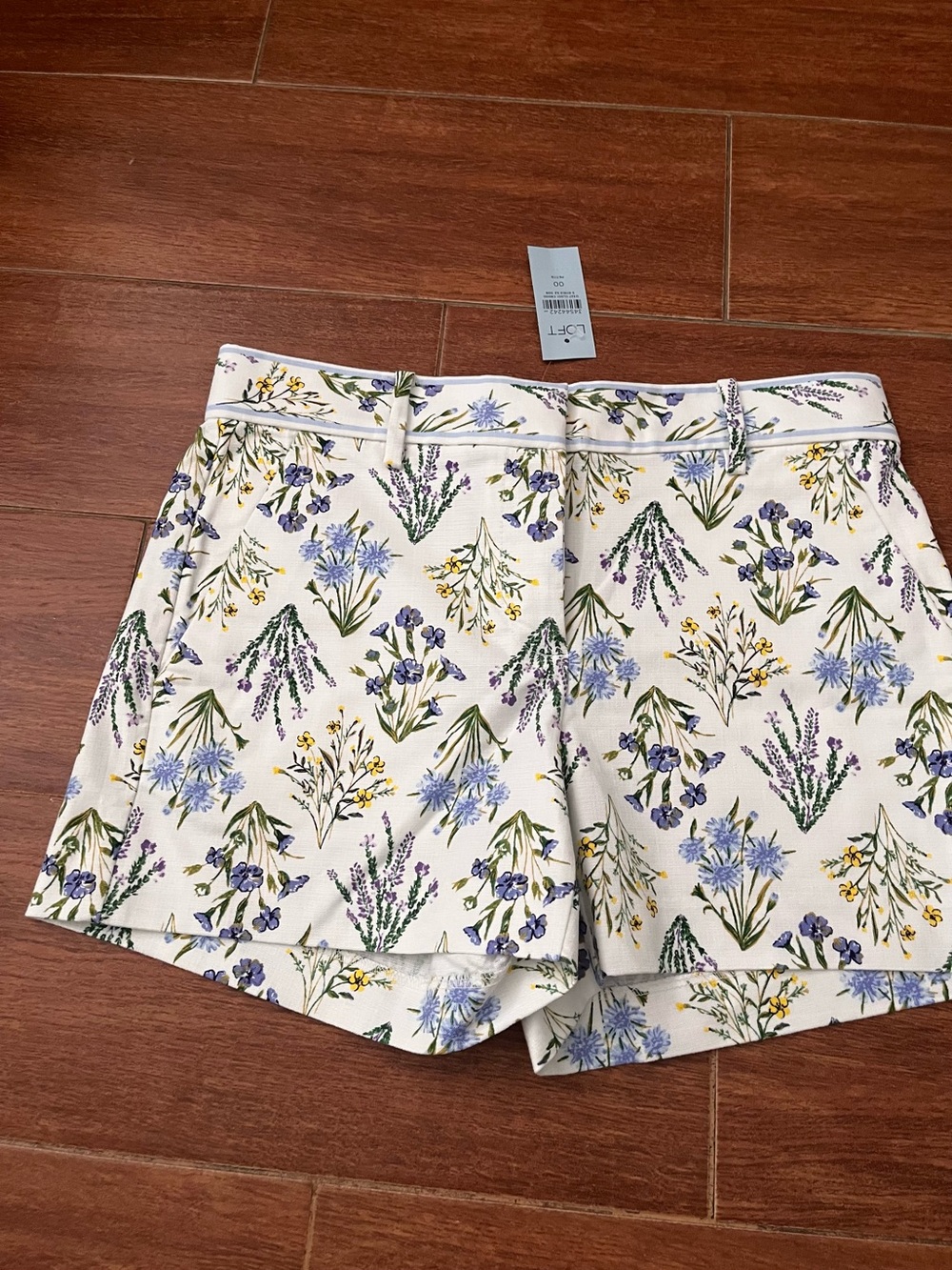 New NWT LOFT The Riviera Short Women 00 P White Floral Lavender Blue Petite